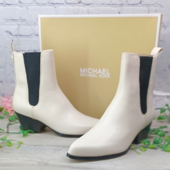 Michael Kors Kinlee Bootie NIB - Picture 1 of 10